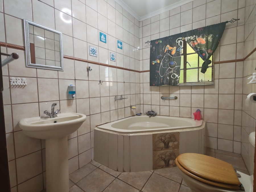 3 Bedroom Property for Sale in Azalea Park North West
